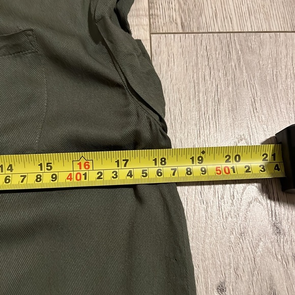 Trouve Sleeveless Button Down - Picture 4 of 10